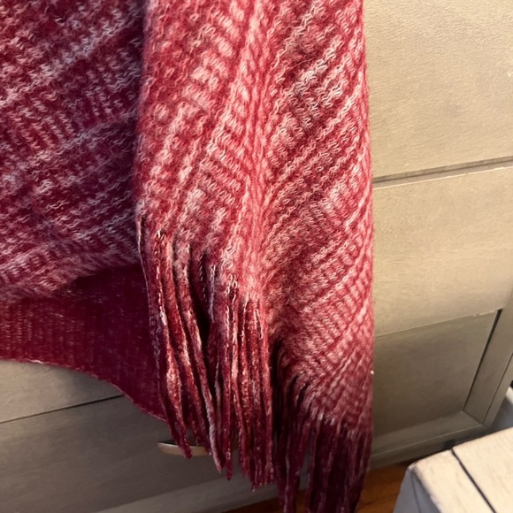 Red and White Knit Poncho - Picture 5 of 5